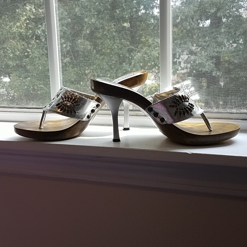 Red Lips Wooden Sandal